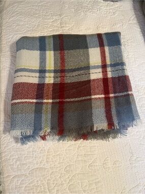 Lightweight Plaid Throw